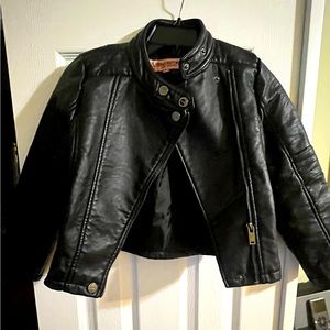 Girls leather jacket. Size 6x. Great condition.